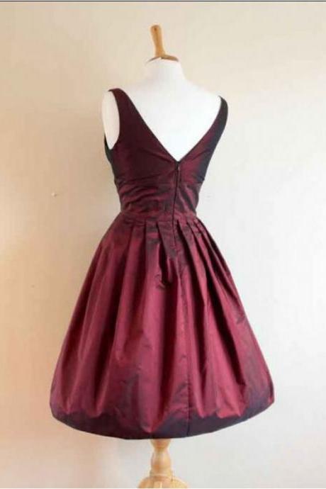 A-Line Burgundy Sweetheart Floor-Length Tulle Split Front Sleeveless Prom Dresses with Beadings main image 1